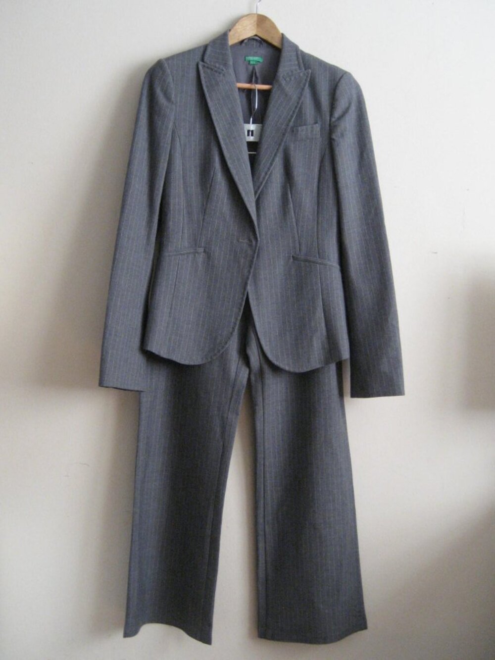 Benetton 2 Piece Double Breast Pant Suit, Heather Gray Pin Stripe, Size 42, US 6
